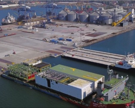 Затвориха пристанищата във Варна и Бургас