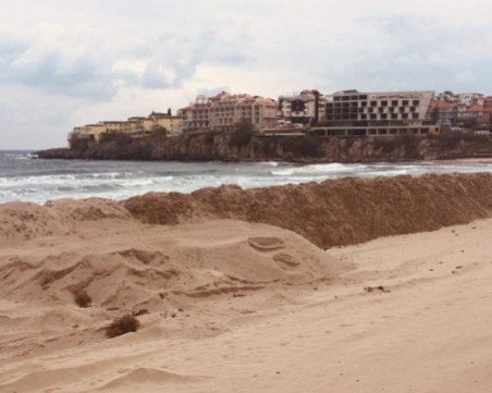 Глобяват със 7 бона концесионера, направил дига на плаж в Созопол