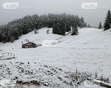Сняг валя цяла нощ в Смолянско! Пътищата – мокри и хлъзгави