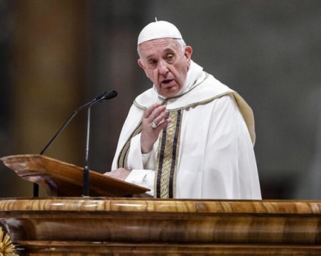 Близък на папа Франциск е обвинен в сексуален тормоз