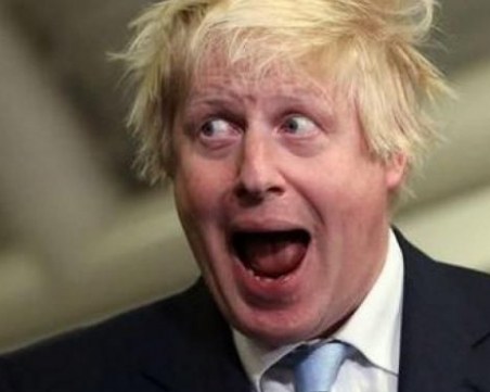 Борис Джонсън се прави на Дядо Коледа, пак обещава Брекзит