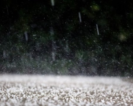 Градушка покри с лед пустинята в Аризона