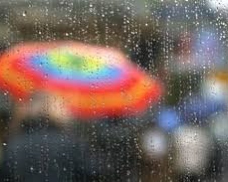 Седмицата започва с два дни дъжд, градусите вървят надолу