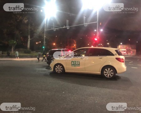 Такси се наниза в джип на 