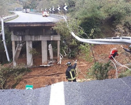 Заради дъждовете в Италия рухна част от магистрала, Венеция пак се наводни