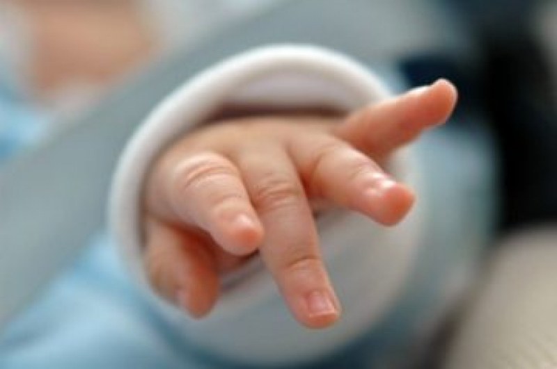Всяка година се раждат с 1000 до 2000 бебета по-малко у нас