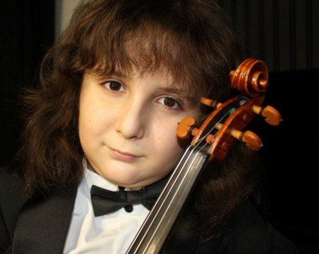 12-годишният талант Ренцо ще свири благотворително за нова детска клиника в Пловдив