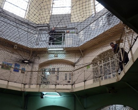 Бой между съкилийници прати нарязан със стъкло затворник в Пирогов