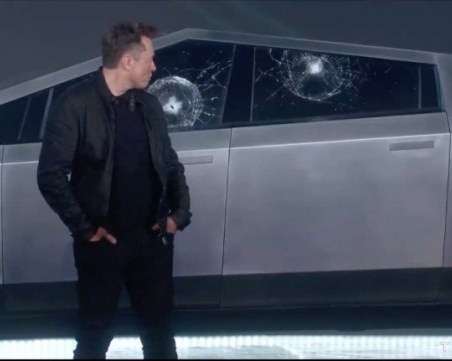 Илон Мъск загуби 768 млн. долара след гафа с бронирания пикап