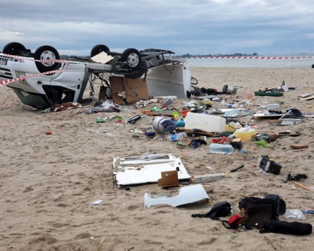 Лошото време взе жертви и в Гърция, спряха фериботите