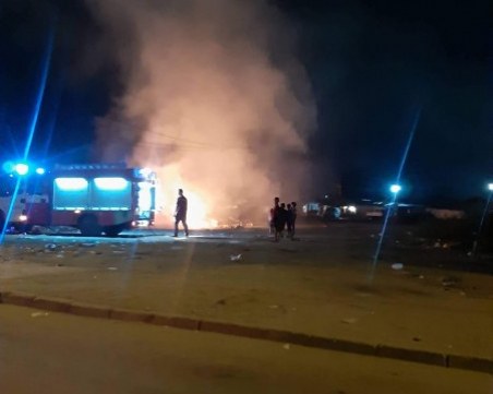 Вандали запалиха електрическа тротинетка и сергия в столицата