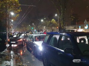 Феновете на Ботев блокираха булеварда пред Колежа