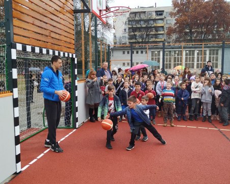 Академик Бултекс 99 се включи в откриването на нова баскетболна площадка