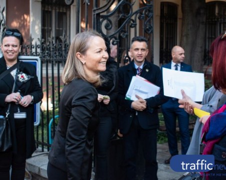 Губернатор или общински съветник – какво е всъщност Дани Каназирева?