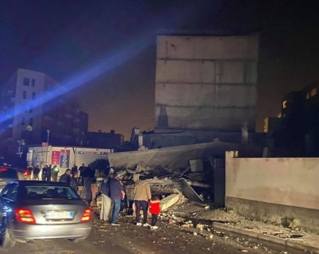 Още една жертва на труса в Албания, загиналите вече са четирима