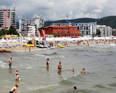 Равносметка: Румънци и пияни англичани са последна надежда за туризма по морето