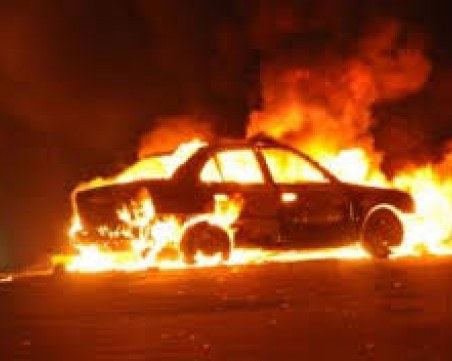 Тарикат запали колата си след катастрофа, обяви я за открадната