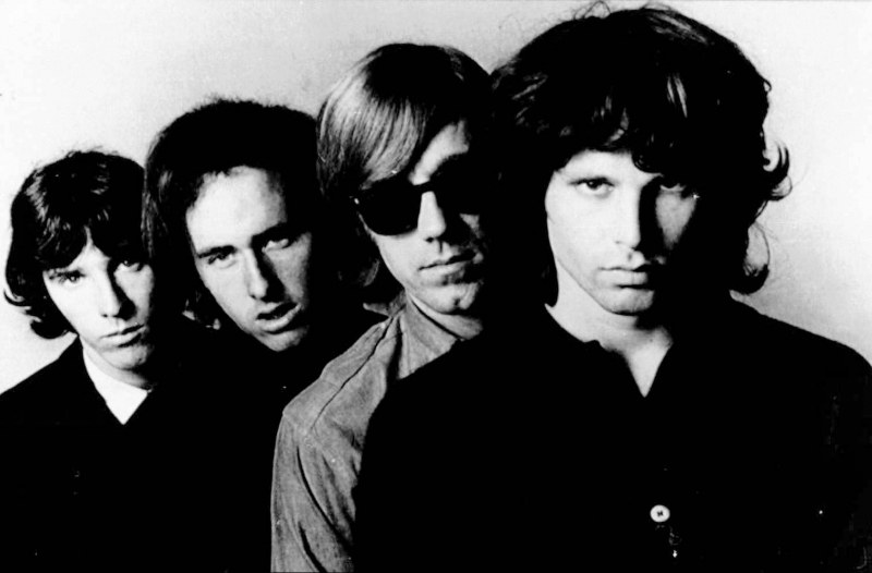Почина басистът на легендарната група The Doors