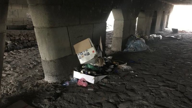 Разчистват боклуците под мостовете в София