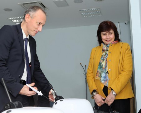 Министър Вълчев посети Тренировъчния симулационен център на МУ-Пловдив