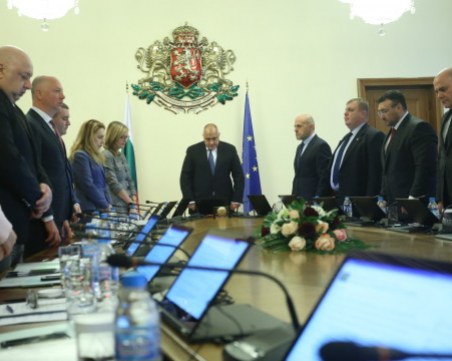 Минута мълчание в Парламента и Министерски съвет в памет на Ламбо