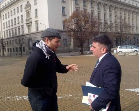Полфрийман се засече с правосъдния министър в центъра на София
