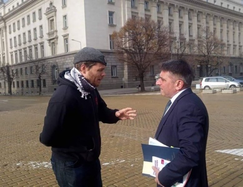 Полфрийман се засече с правосъдния министър в центъра на София