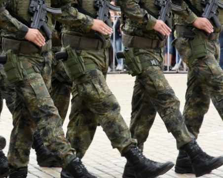 Каракачанов: Доброволната казарма ще се възстанови през 2020