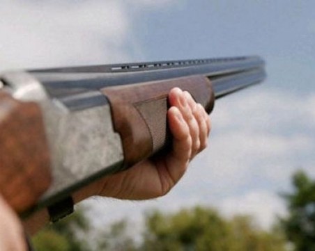 Мъж застреля с пушка кучето на съседката си в Съединение