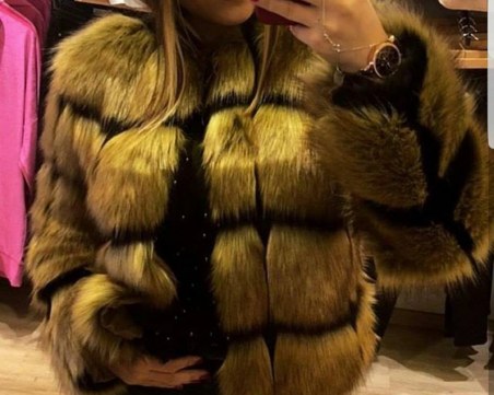 Над 100 измамени от оферта във фейсбук: Поръчали скъпо яке, дошло китайско