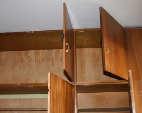 Преобразете старите мебели с нискобюджетни трикове?