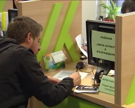 Вдигат заплатите на социалните работници с 15%