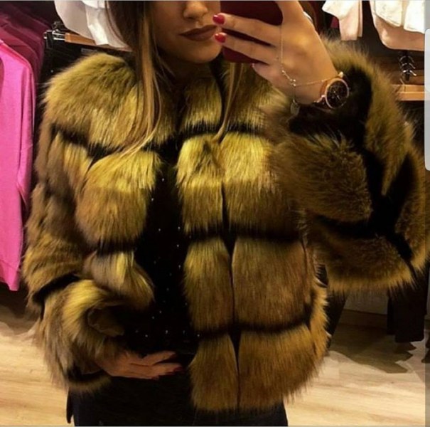 Над 100 измамени от оферта във фейсбук: Поръчали скъпо яке, дошло китайско