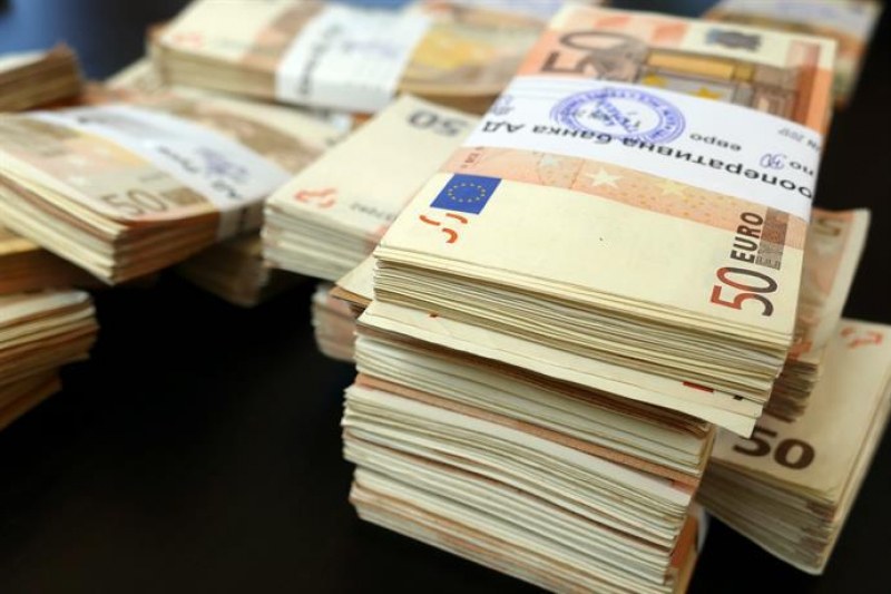 Намериха виртуалния любовник на банковата служителка от Варна, получил 1 млн.лв