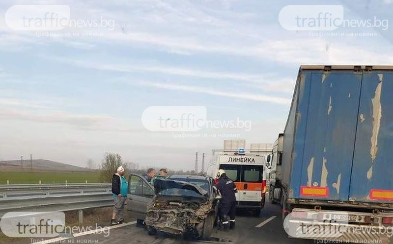 Тежка катастрофа на магистралата край Пловдив спря движението, колите се пренасочват