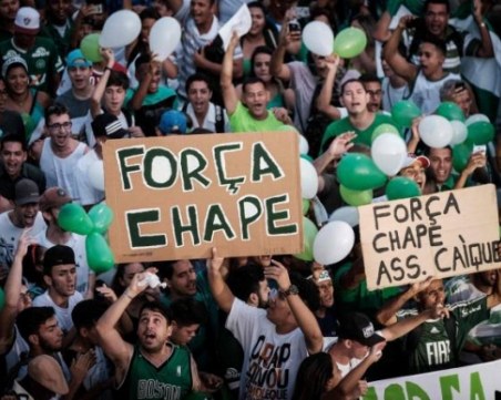 3 години след самолетната катстрофа Чапекоензе изпадна