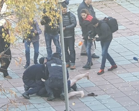 Бивш полицай вилнял в столичната Окръжна болница, предаде се бос и по гащи
