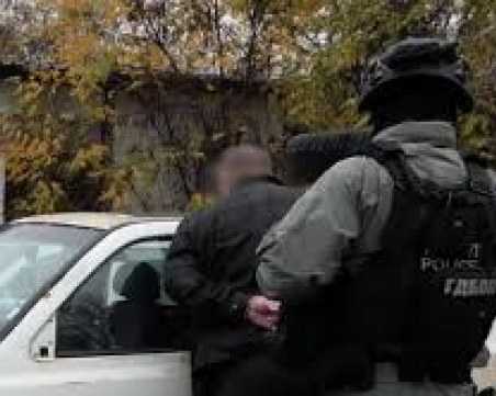 Братя командвали от Нови хан точенето на банкови карти по света