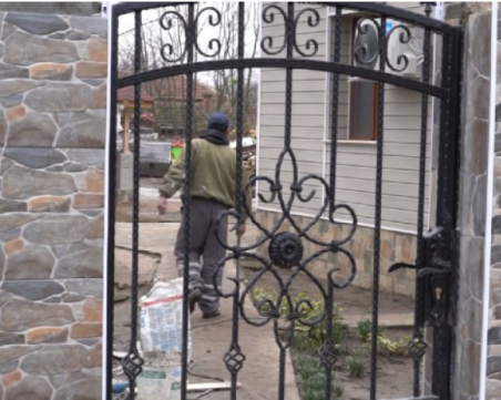 Иззеха 30 бона от сейф на ухажора на банкерката, къде са останалите пари?