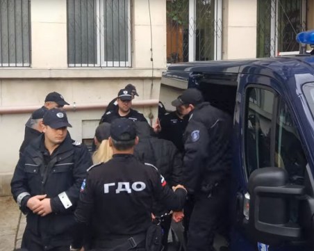 Освен парите на вложителите, банкерката Невена, теглила и два заема за виртуалния си любовник