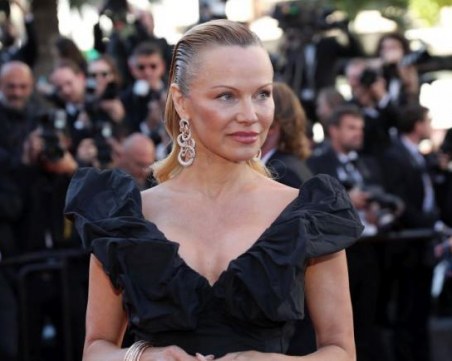 Памела Андерсън се впуска в ново предизвикателство