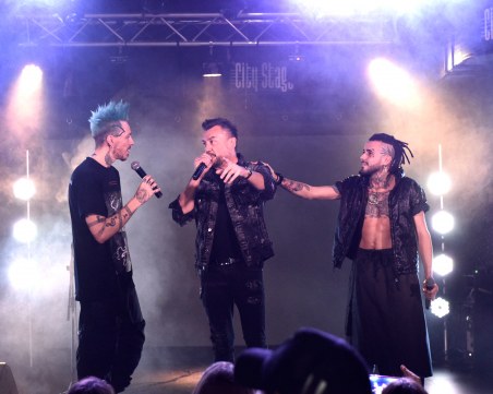 Pavell & Venci Venc представиха втория си албум, фенове се извиха на опашка за селфи