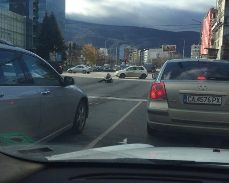 Софиянка се пробужда с водка между колите