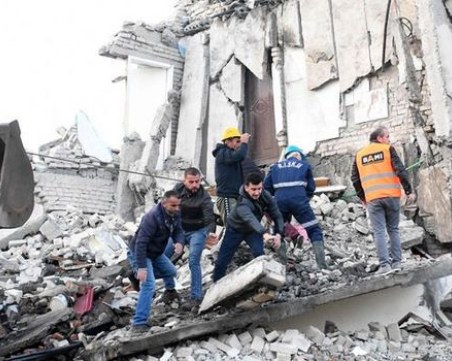 Жертвите след бедствието в Албания вече са 48, ранените - повече от 2000