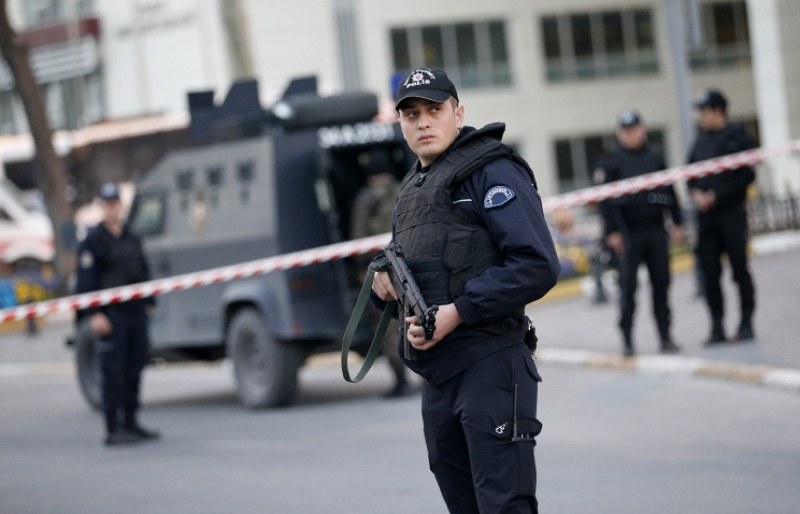 Стрелба в кафене в Истанбул, петима са ранени