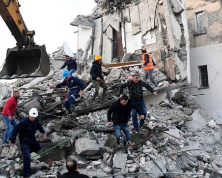 51 са жертвите след опустошителното земетресение в Албания