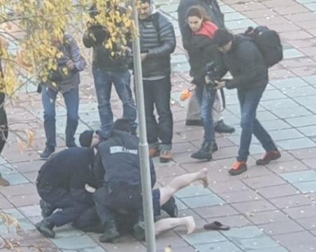 Лекар: Трудно е да се усмихна след поредната агресия срещу медици