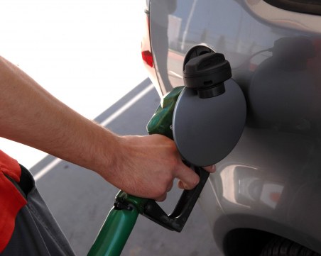 Разбиха схема за внасяна на разредител за бензин от България към Гърция