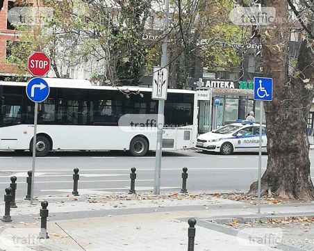 Възрастна пловдивчанка пострада при рязко спиране на автобус на градския транспорт