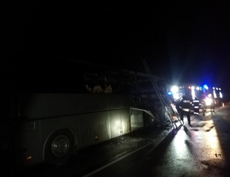 Автобус с 51 пътници се запали в движение край бургаско село